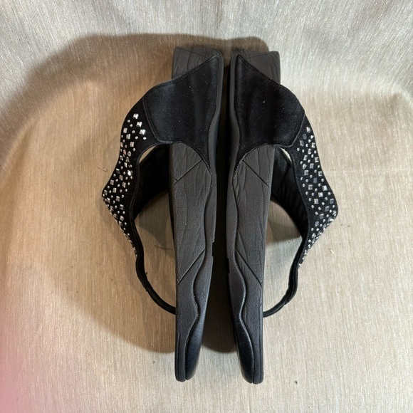 FITFLOP Sz 10 Novy Slip On Front Post Studded  Comfort Sole Trendy Edgy Sandals - Picture 5 of 7